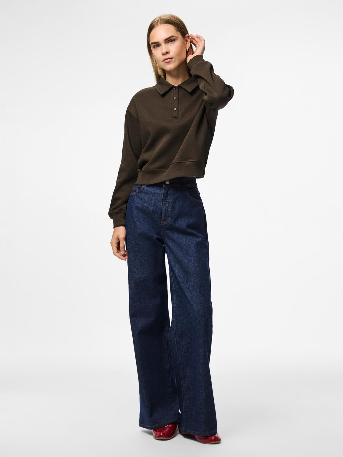 model_shot-front_full